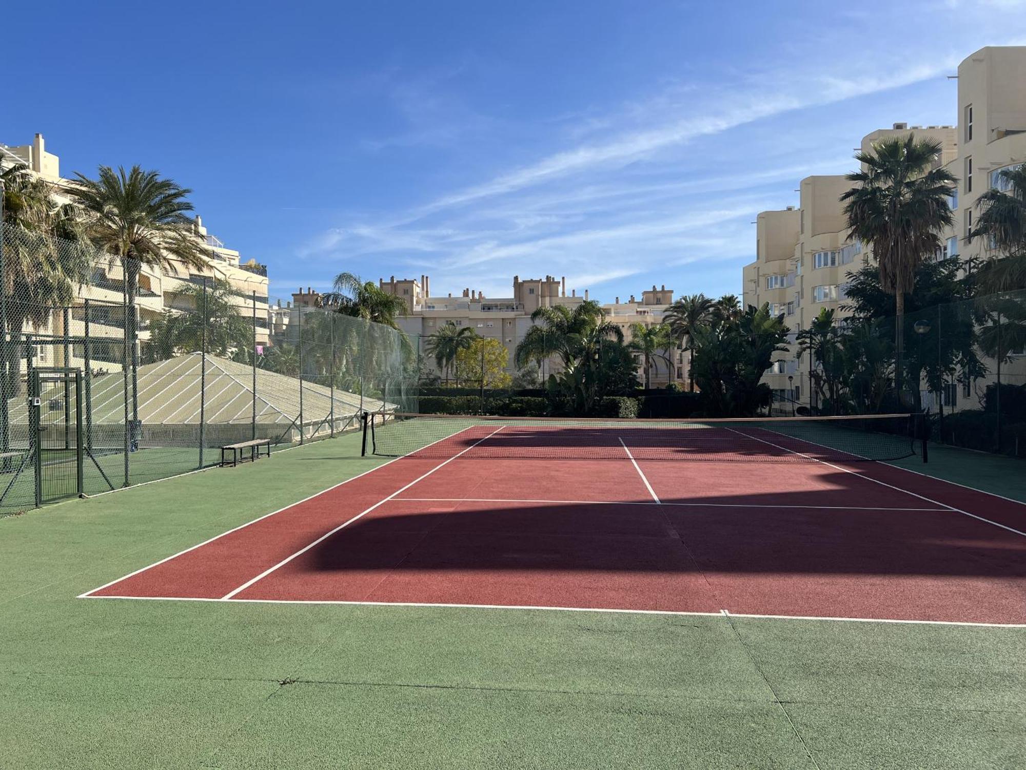With Pool, Tennis & Gym By Homing Apartamento Torremolinos