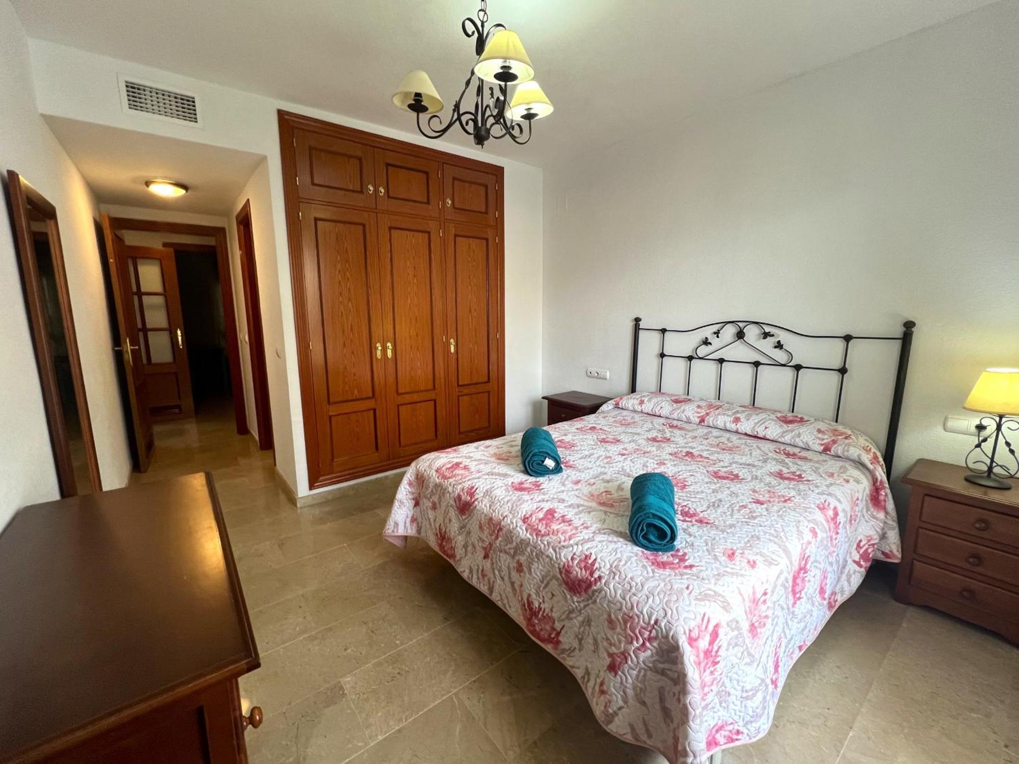 Apartment With Pool, Tennis & Gym By Homing Torremolinos